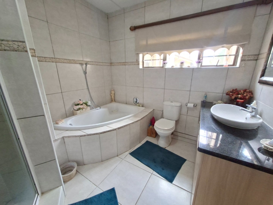 5 Bedroom Property for Sale in Dan Pienaar Free State